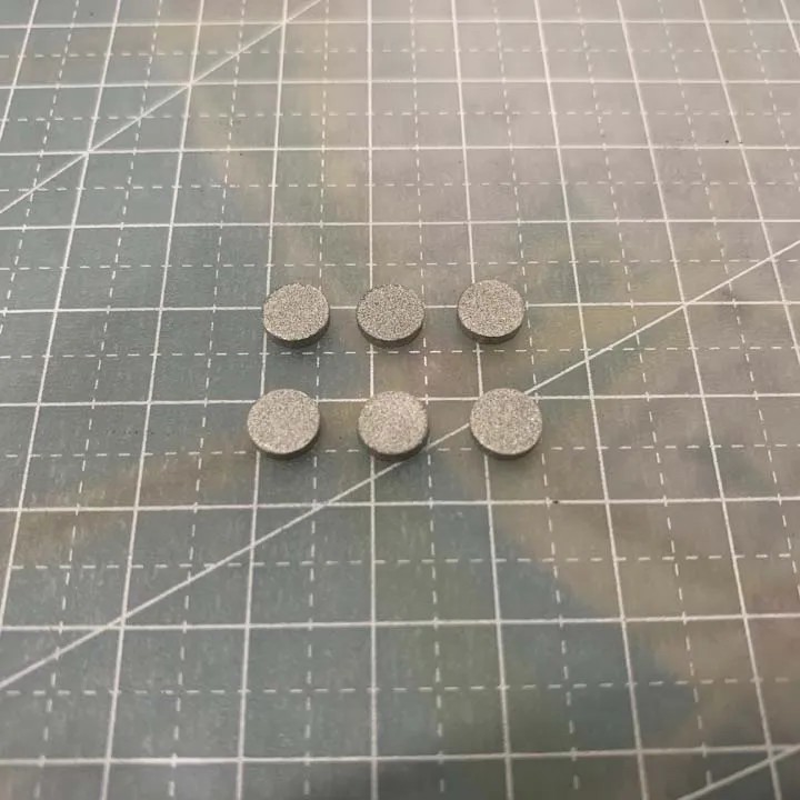 DISCO FILTRANTE IN ACCIAIO INOSSIDABILE SINTERIZZATO AISI316L 50X6,7 7 MICRON - Vista 2